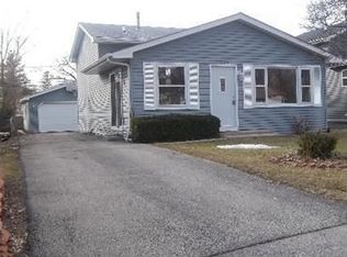 1520 Round Lake Dr, Round Lake Beach, IL 60073