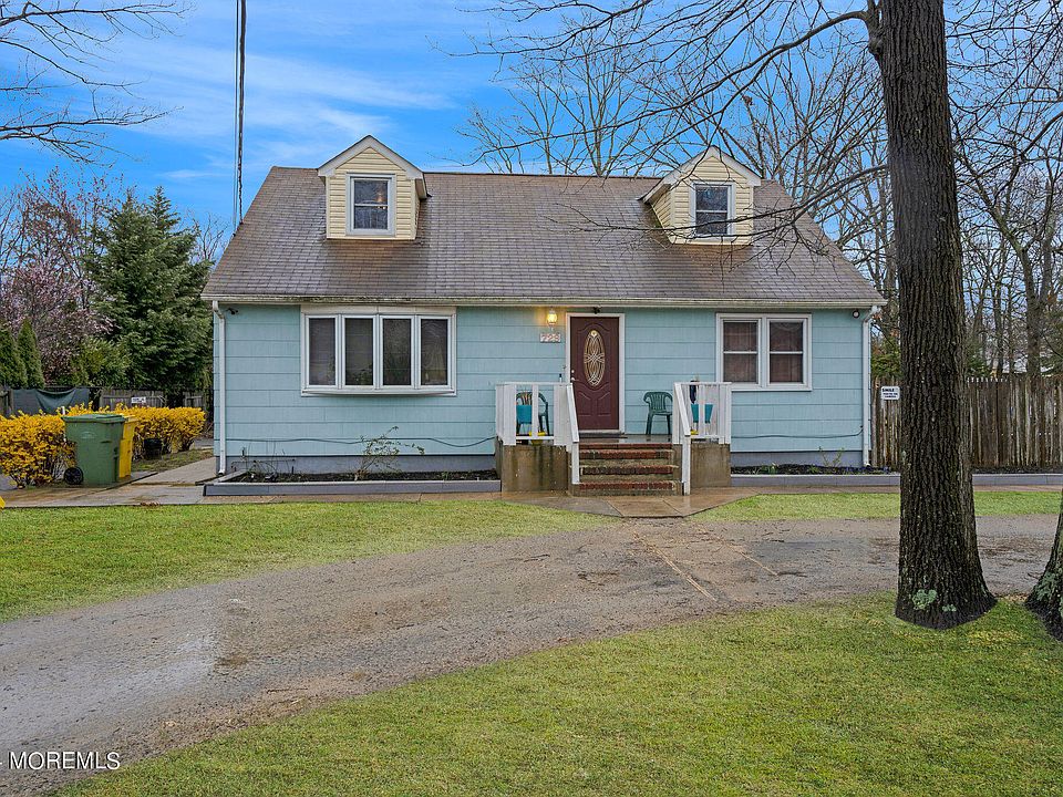 1st image of 729 Albert Avenue