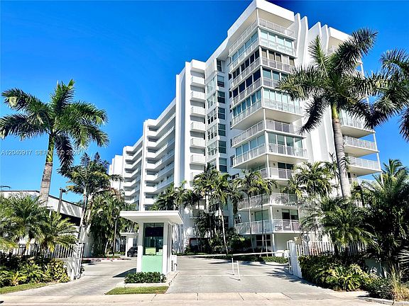 2nd image of 607 Ocean Dr APT 3K