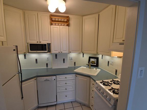 4th image of 1021 Arlington Blvd APT 918