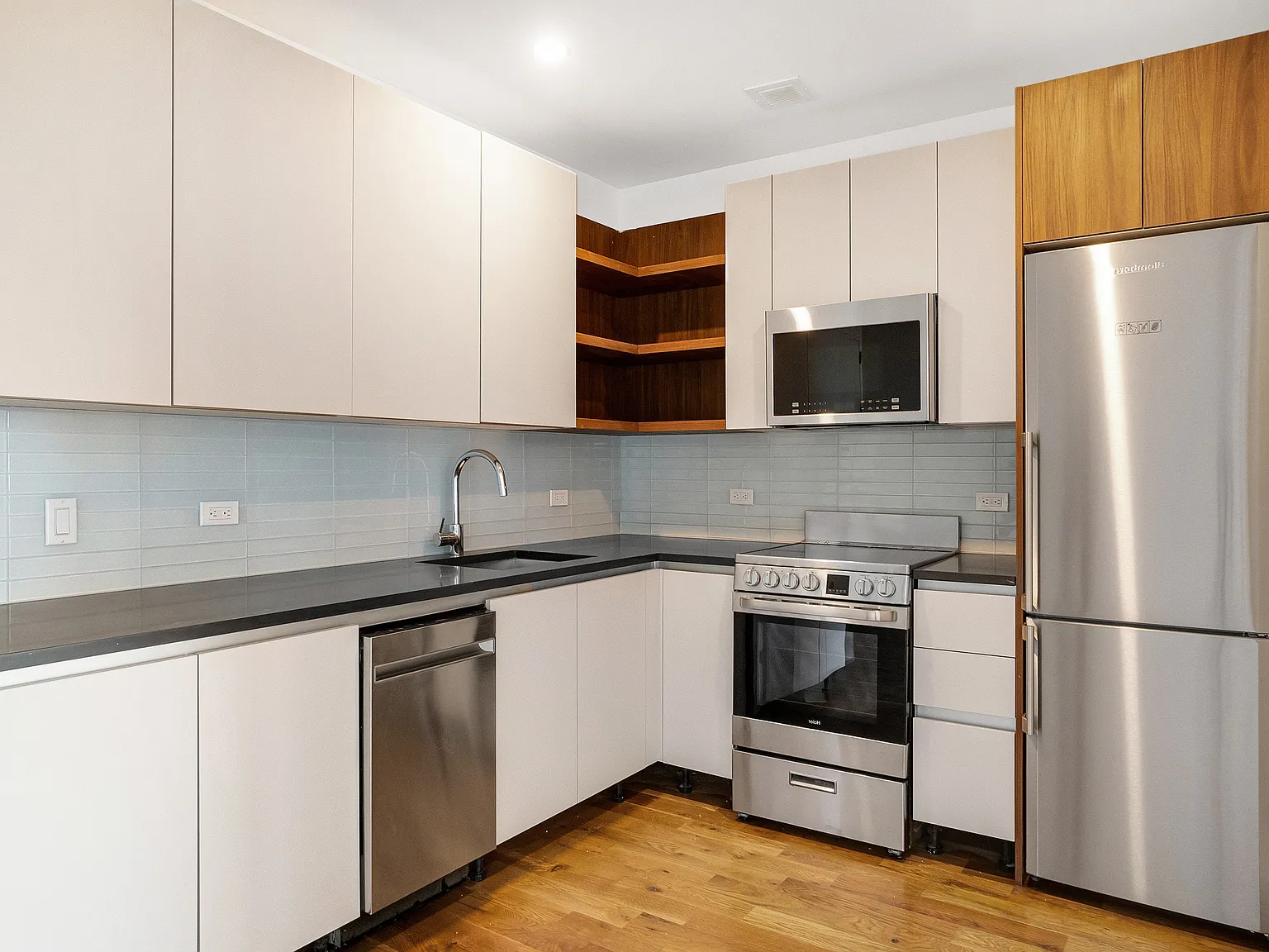 782 New York Avenue — Photo 1