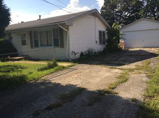 222 E Clarendon Dr, Round Lake Beach, IL