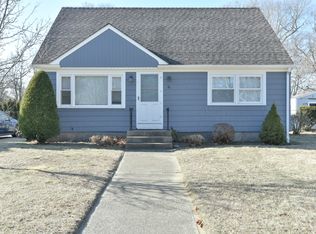 81 Primrose Dr, Warwick, RI 02818