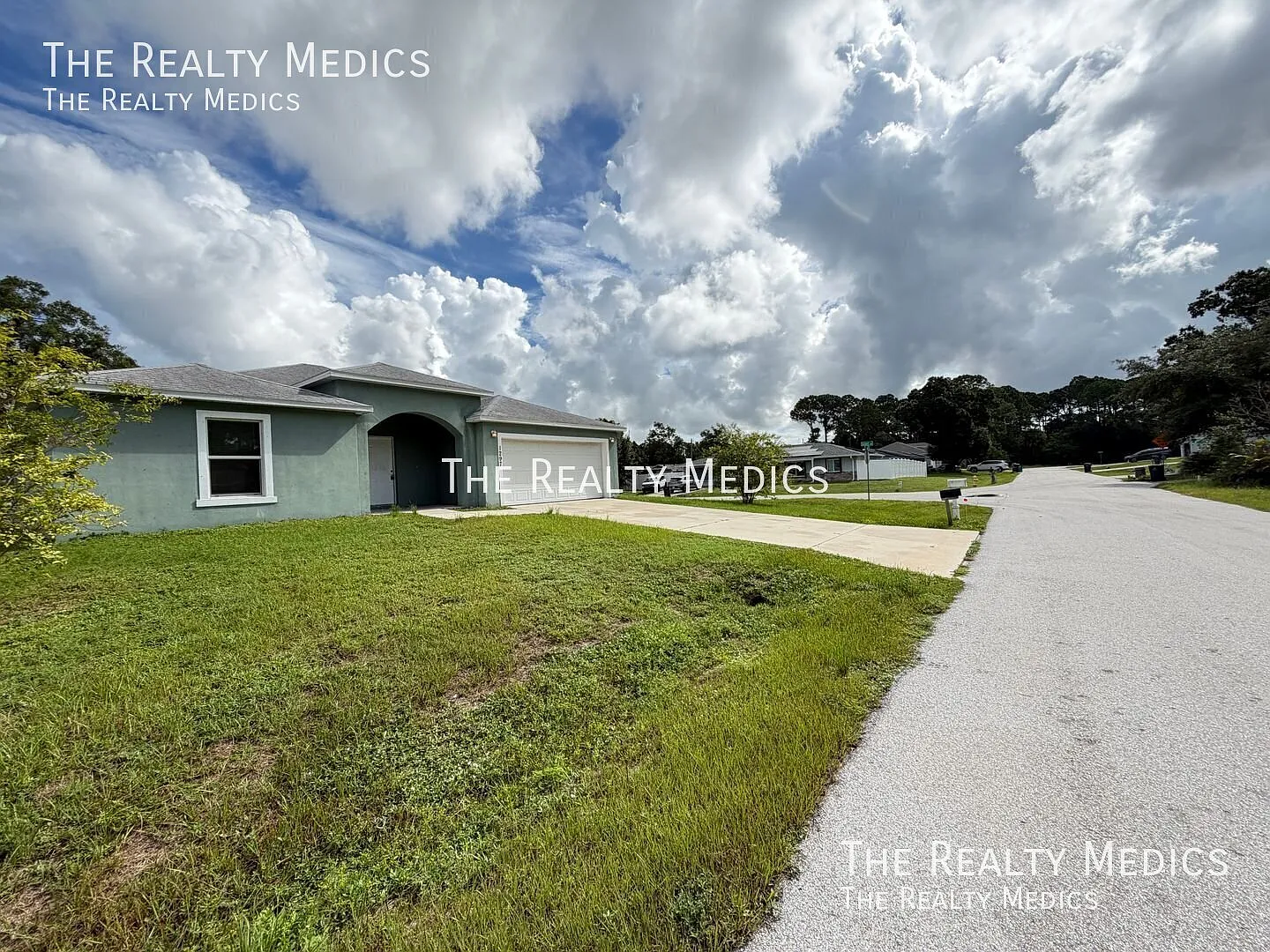 Modern 4 Bedroom Palm Bay Home No Carpet! — Photo 4