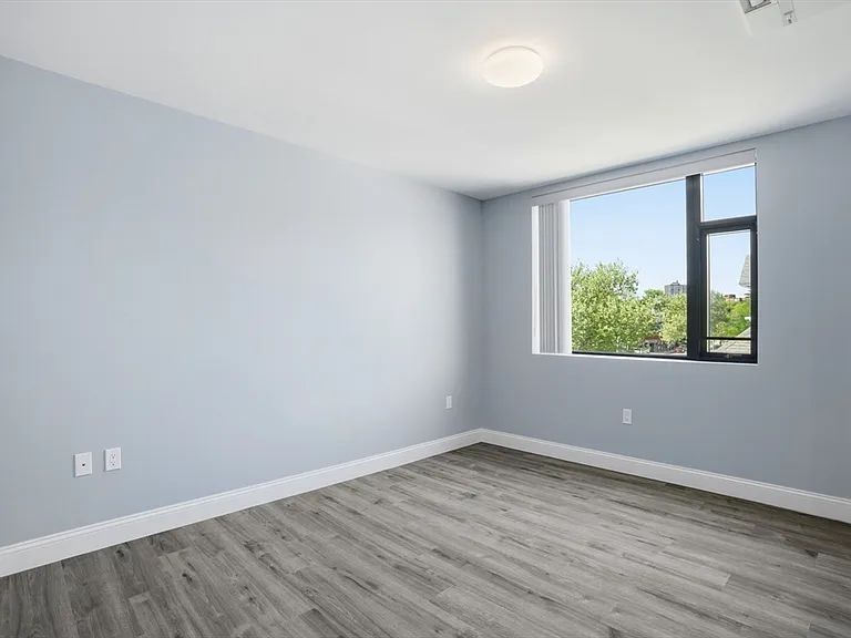 632 Centre St #301 — Photo 8