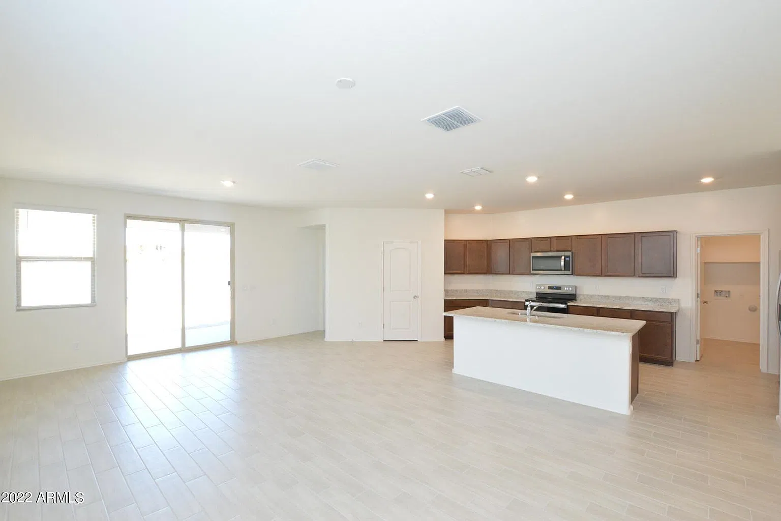 3 bed, 1678 sqft, $1,998 — Photo 4