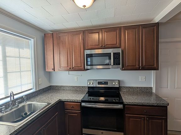 5th image of 311 N Main St #1F