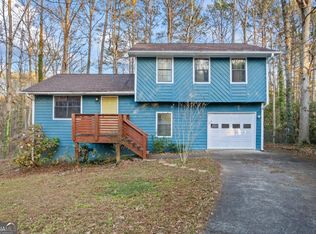 2220 Davis Oaks Ct, Stone Mountain, GA 30087