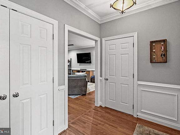 4th image of 52 Arbor Cir