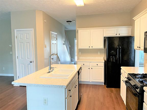 3rd image of 613 Adams Landing Ct