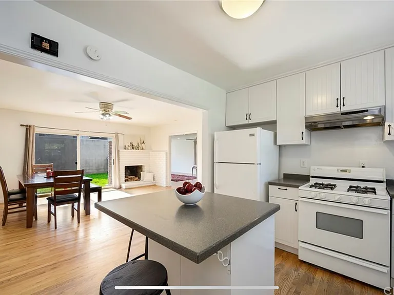 1600 W Hill Ave #A — Photo 13