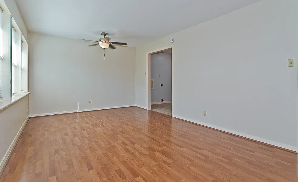 3 bed, 1152 sqft, $1,975 — Photo 3