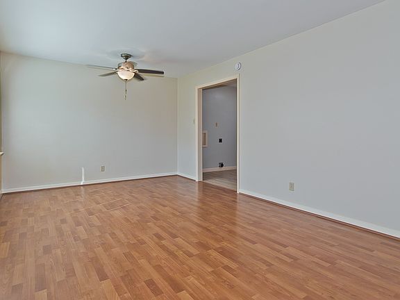 3rd image of 10843 Benbrook Dr
