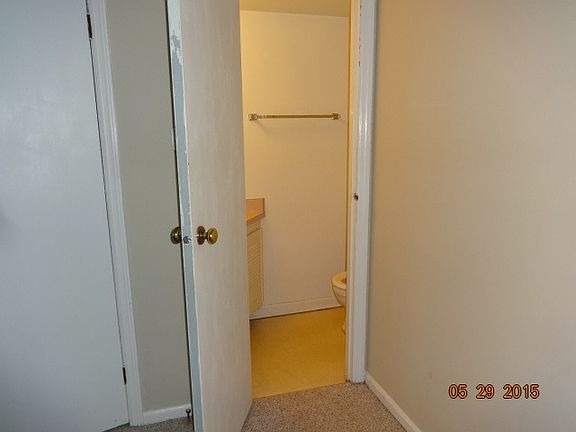 4th image of 984 Chatham Ln APT A