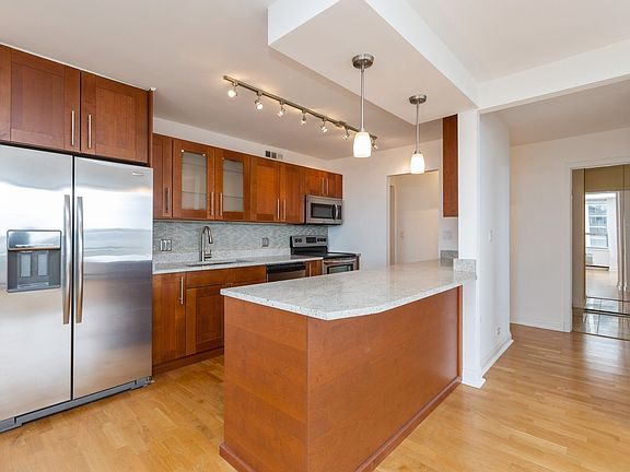 4th image of 1460 N Sandburg Ter APT 2512