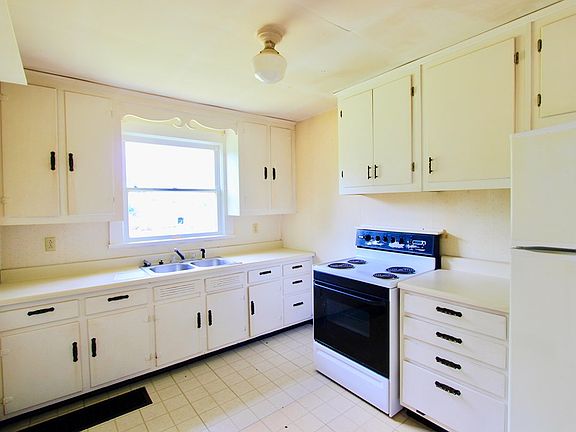 5th image of 684 E Church St