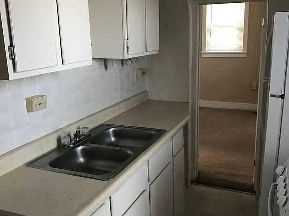 3rd image of 1230 E 10th St APT B