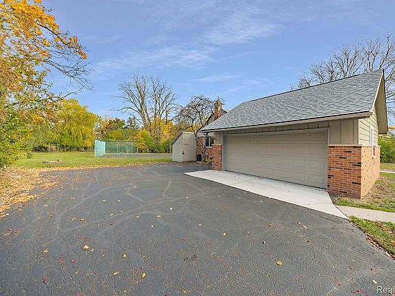 3rd image of 5731 Farmington Rd