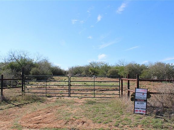 3rd image of 221 W County Road 432