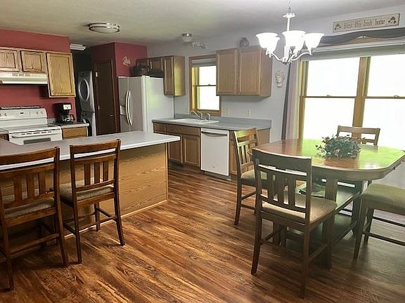 5th image of 932 Garnavillo Ave