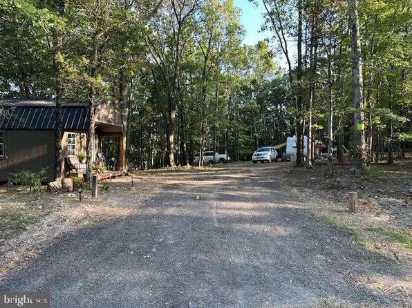 89 Bowers, Paw Paw, WV 25434