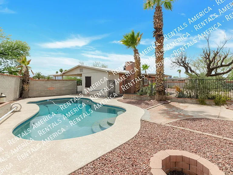 7868 N Soledad Ave — Photo 20