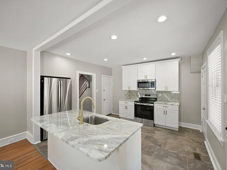 1618 W 14th St — Photo 5
