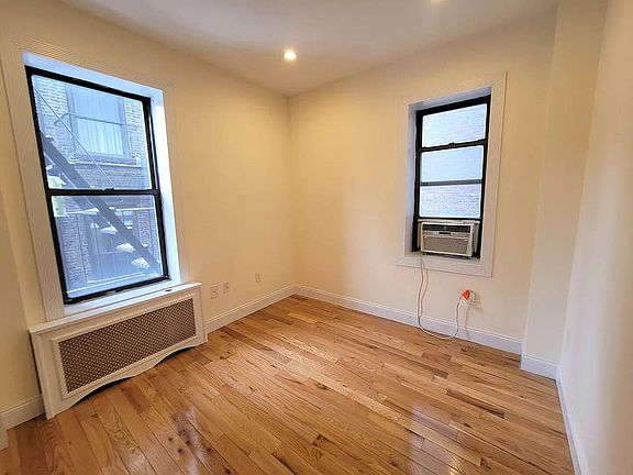 4th image of 29 Cornelia St #63