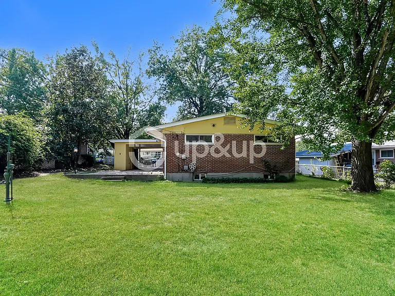 905 Barat Ln — Photo 13