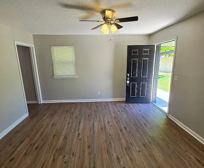 408 NE Westwind Dr #B — Photo 4