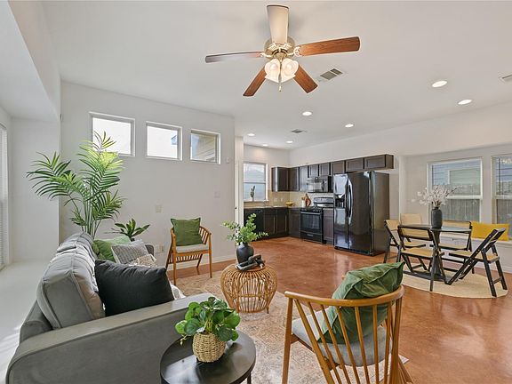 2nd image of 4611 Esper Ln #324