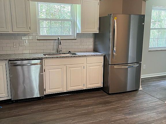 5th image of 9317 Carlton Cir