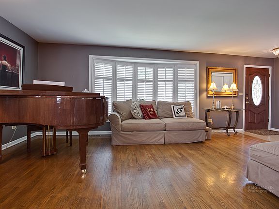 4th image of 6751 N Sauganash Ave