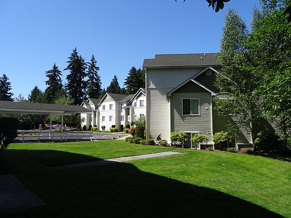 3rd image of 22720 SE 29th St APT D103