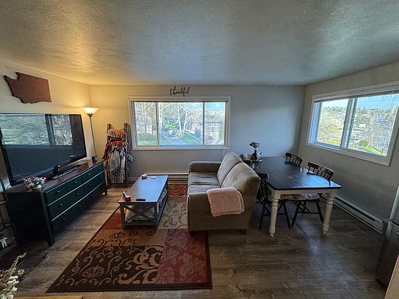 3rd image of 1337 NW Hall Dr