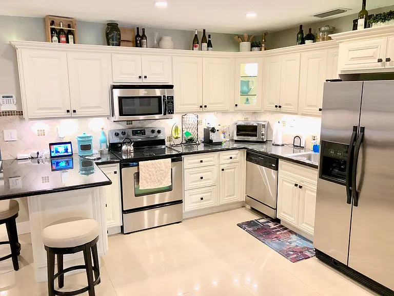 2728 SW 25th Ter — Photo 3