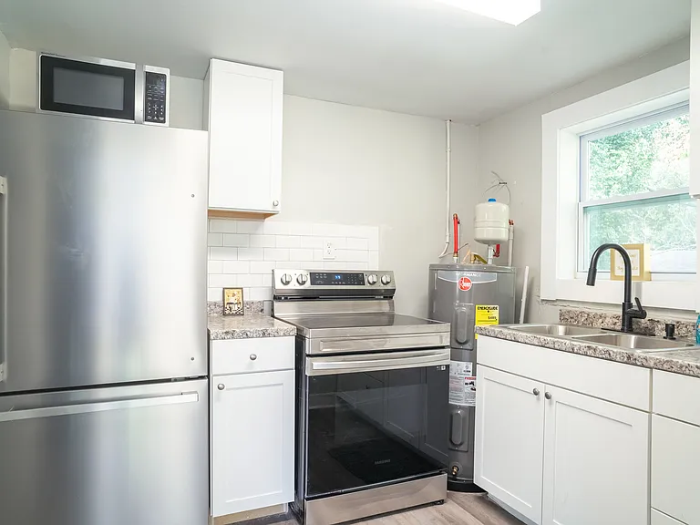 1434 Golden St #C — Photo 10