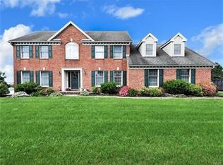 5028 Elmhurst Dr, Schnecksville, PA 18078