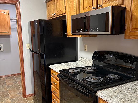 5th image of 851 & 853 S Forest Ave