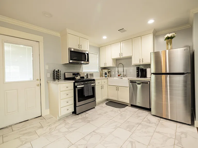 3907 Southlawn St — Photo 12