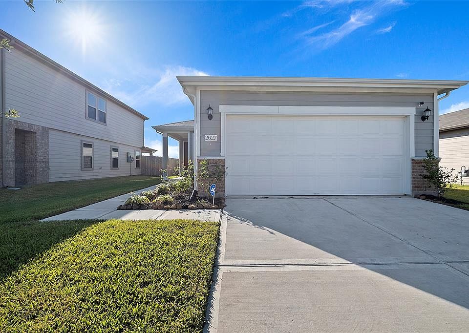 1st image of 2627 Hawthorn Park Ct