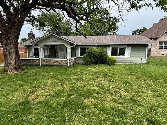3rd image of 1522 Saunders Ave