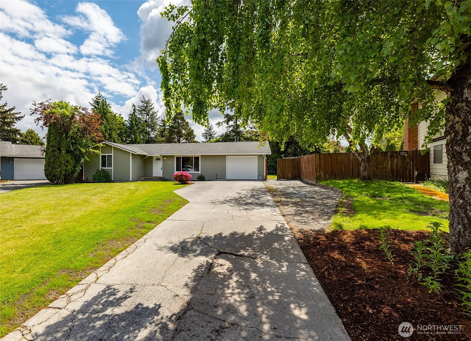 308 N 18th Place photo 1