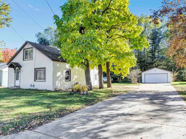 540 Clarke St, Waupaca, WI 54981
