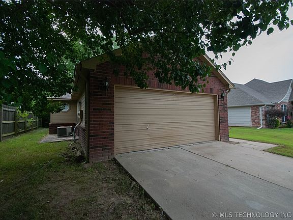 3rd image of 11912 S 268th East Ave