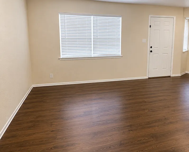 3906 Hooper Dr — Photo 2