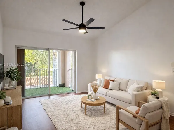 12124 Saint Andrews Pl APT 305, Hollywood, FL 33025