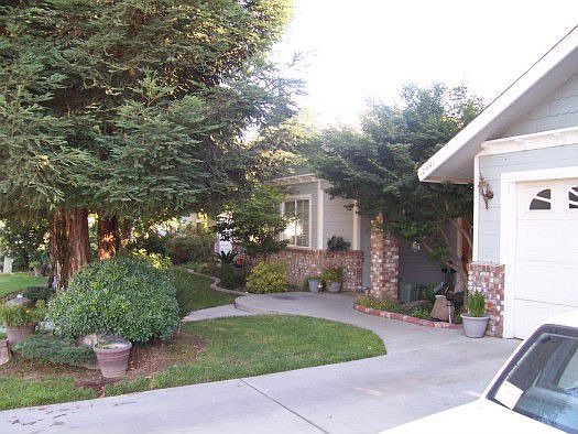 2nd image of 2441 Skansen St