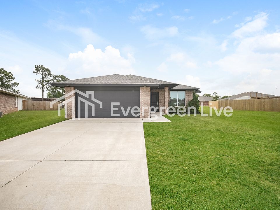 1st image of 904 Hudson Rd