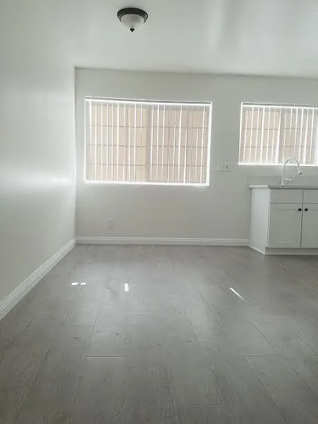 6910 Simpson Ave — Photo 2